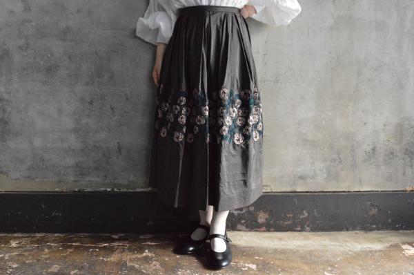 minä perhonen「rosy」Silk Flower Embroidery Skirt