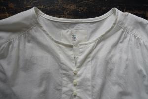 GASA*  「ほのかな光」  Frill & Lace Cuff Blouse