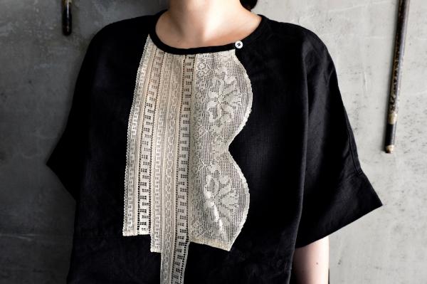 UNIVERSAL TISSU Filet Lace Crew Neck Blouse