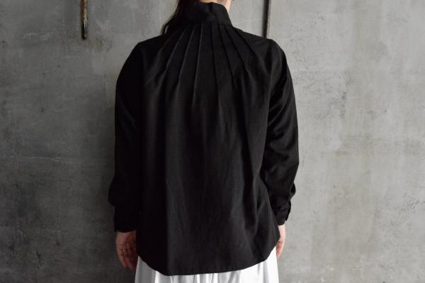 susuri Chin Collar Blouse