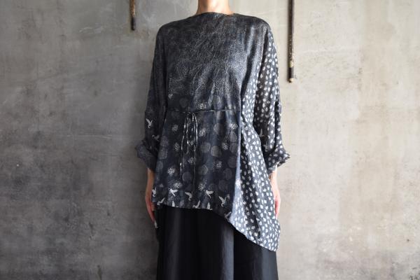 TOWAVASE「Sarasa」Silk Printed Blouse