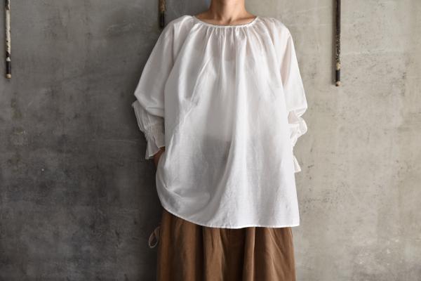 UNIVERSAL TISSU Shirring Cuff Pullover Blouse
