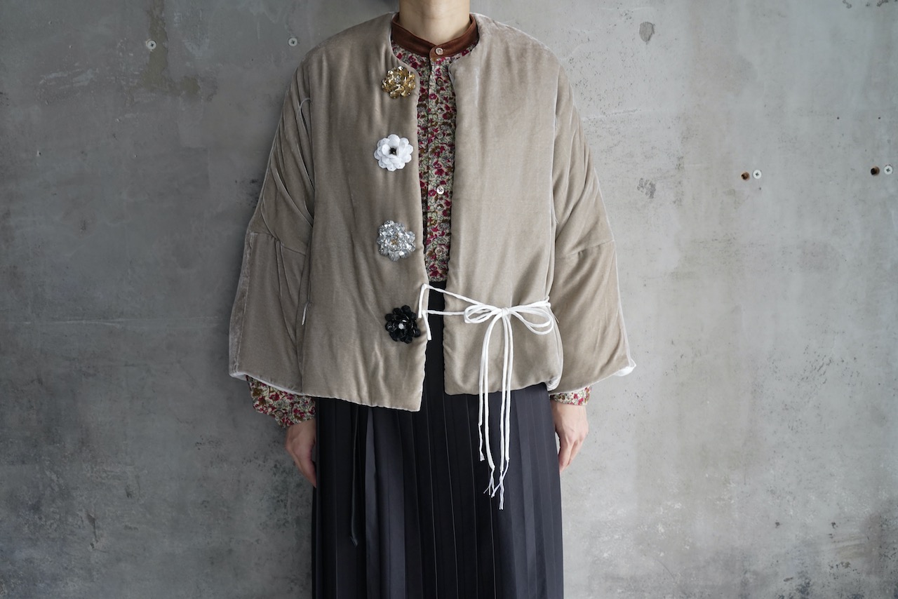 poefu / TOWAVASE「La zabu」Velvet Jacket with Glass Beads