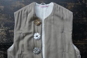 TOWAVASE「La zabu」Velvet Vest with Glass Beads