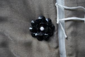 TOWAVASE「La zabu」Velvet Vest with Glass Beads
