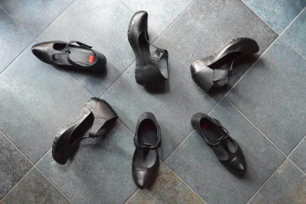 Vialis FOR poefu Pointed Toe T-Strap Shoes