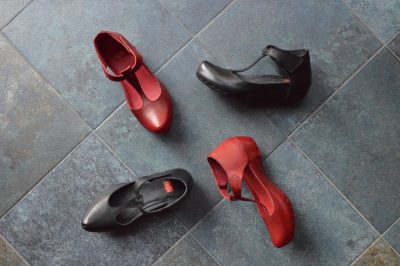 poefu / Vialis Pointed Toe T-Strap Shoes